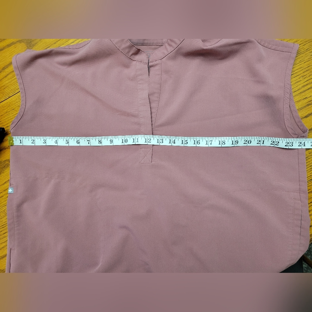 FIGS Scrubs Set Rafeala Oversized Top Kade Pants Mauve Size Medium Petite - Picture 9 of 12